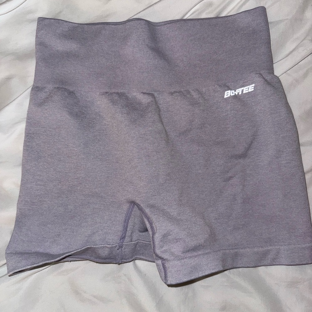 Bo+Tee High-Waisted Gray Shorts